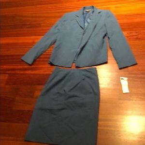 Kasper skirt suit